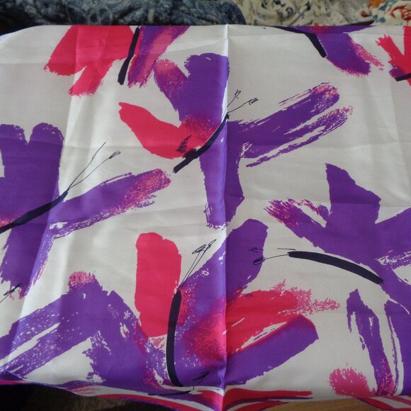 Vera Neumann Pink Purple Butterflies Woman's Scarf - Picture 1 of 3